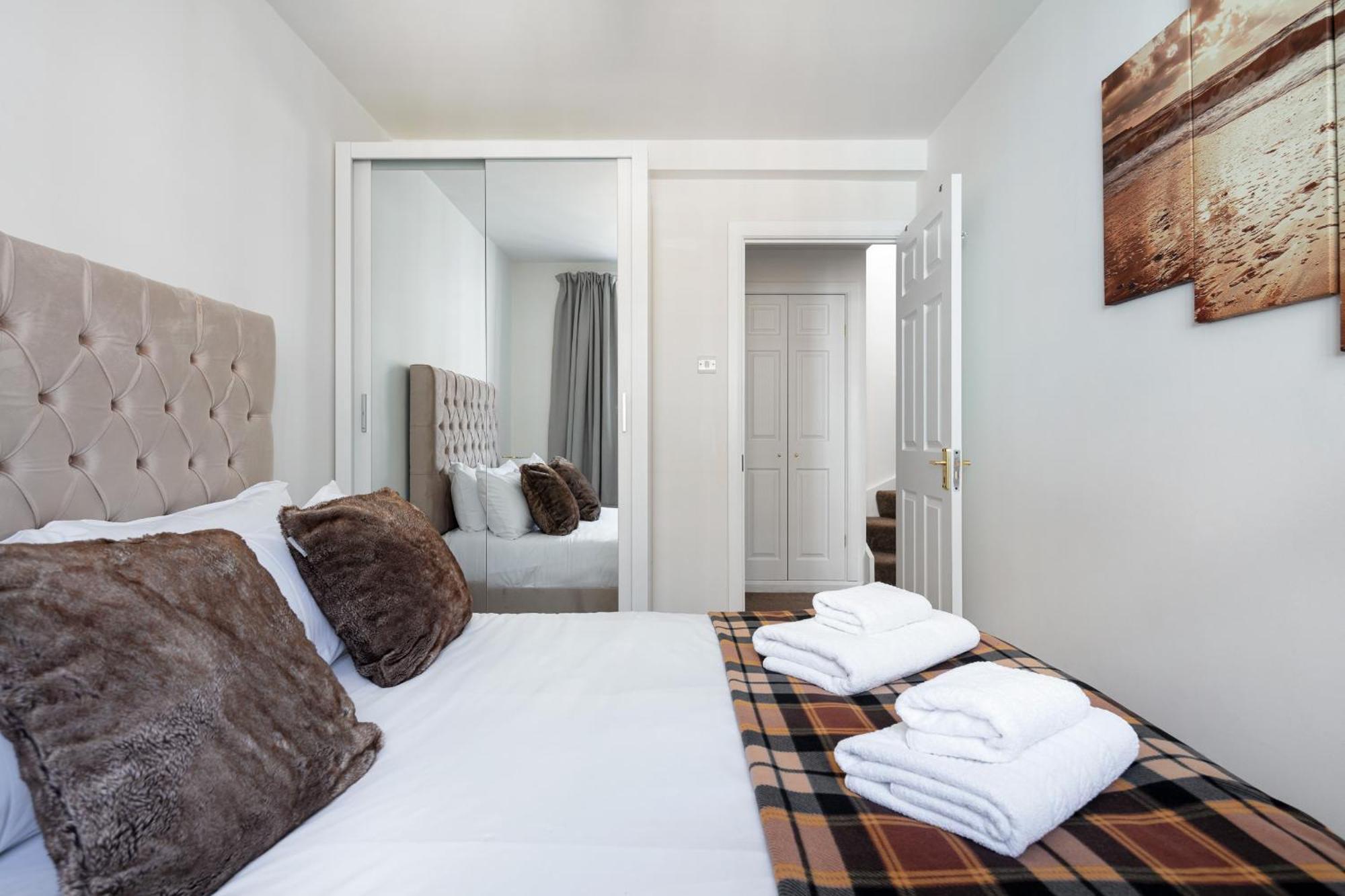 - Cozy 3 Bed House On A Quiet Mews - Holiday home London