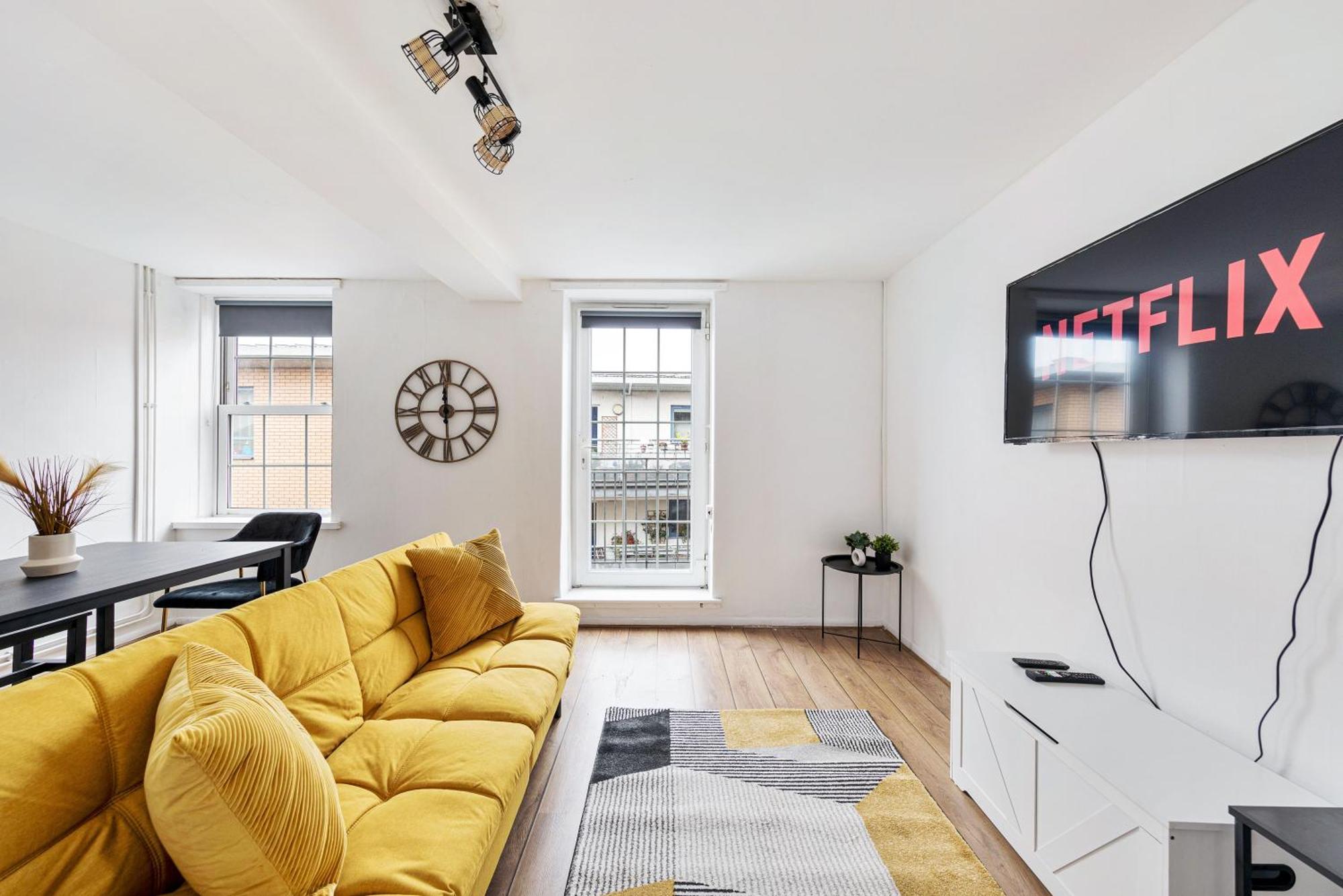 Sleek Shoreditch Hideout - 2 Bed Gem With Balcony In Apartment