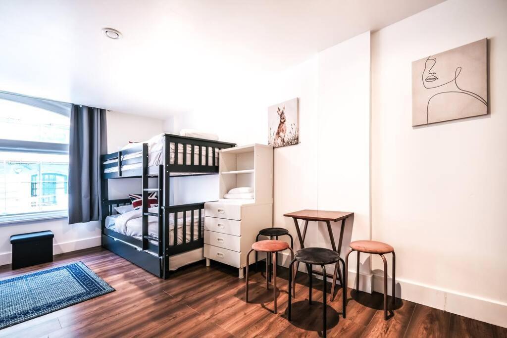 Apartment Spacious In Piccadilly Sleep 6 Vrb London