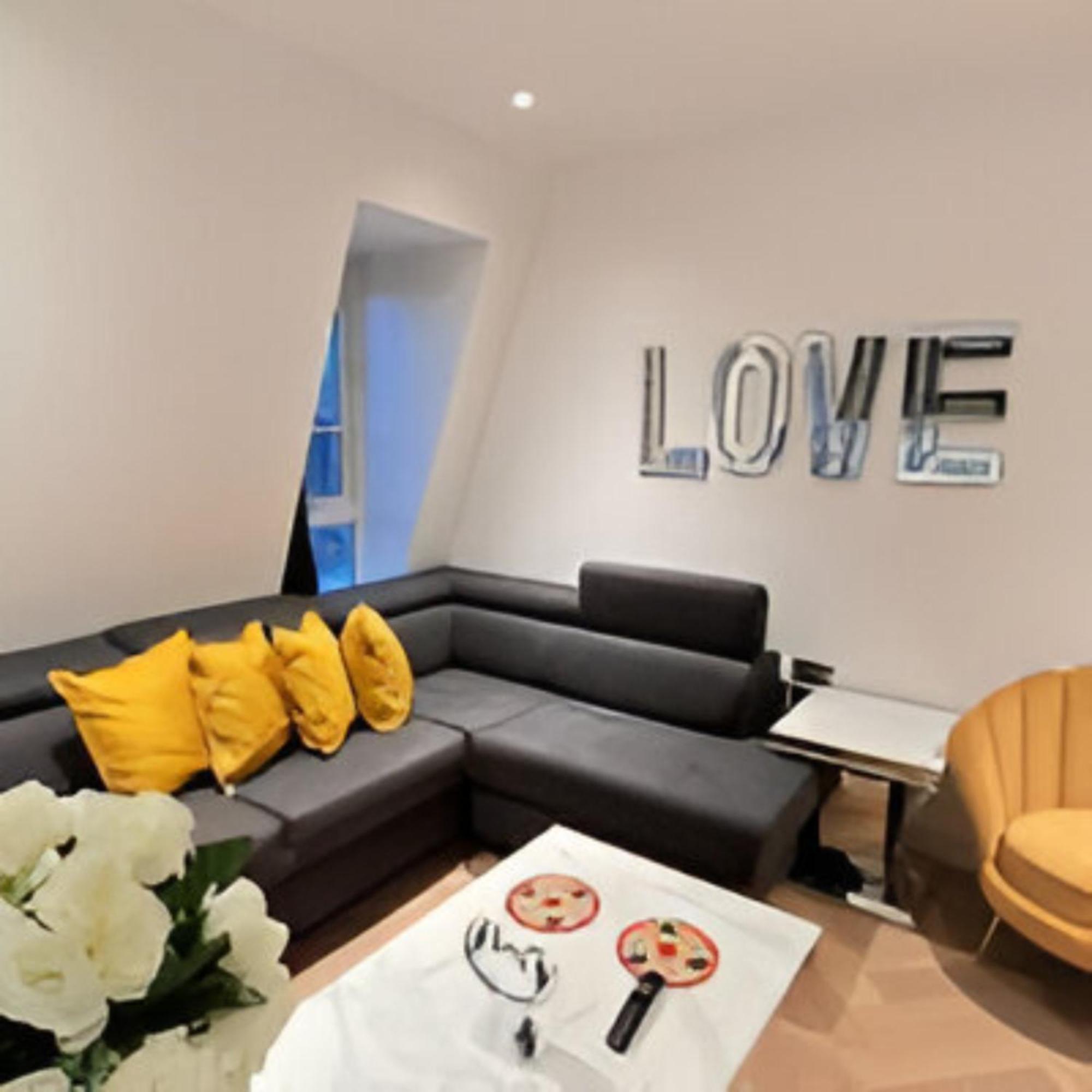 Reserve Amazing 2-bedroom Penthouse In Marble Arch 74 Apartment