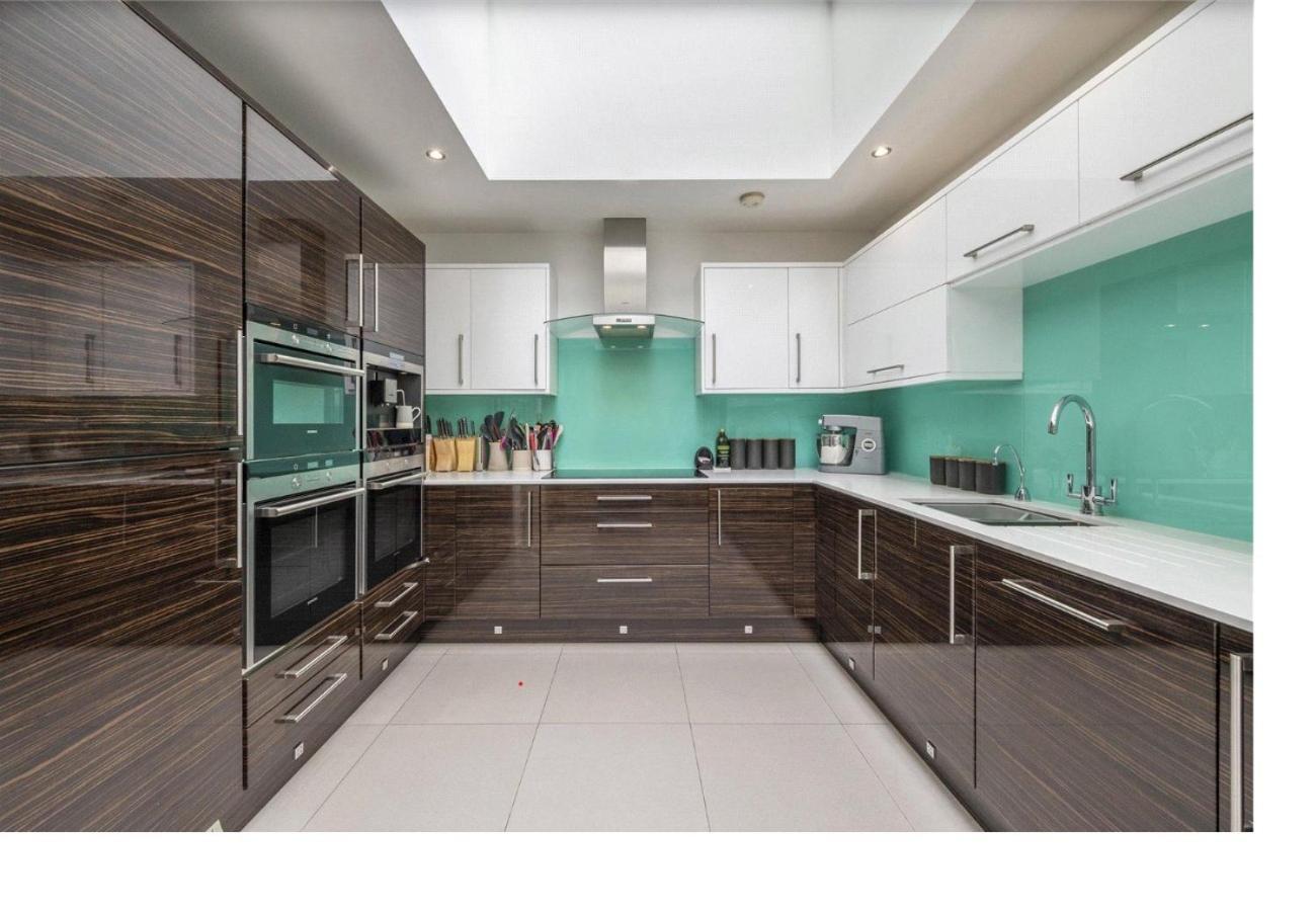 Luxury 4 Bed In * London