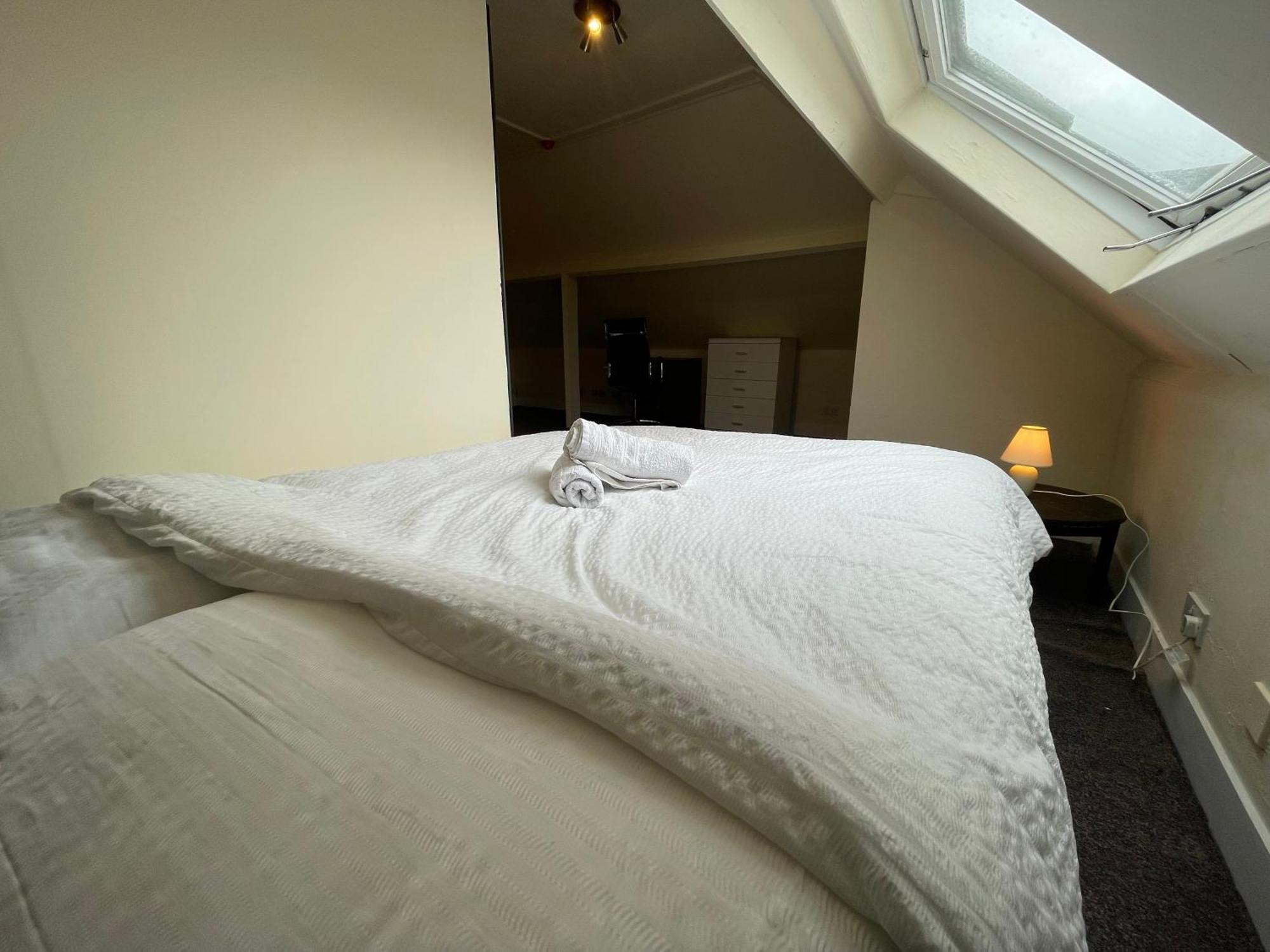 With Private Bathroom And Shared Kitchen Homestay London