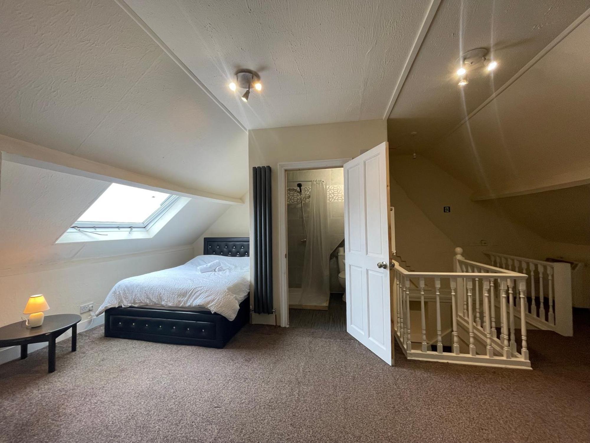 Homestay With Private Bathroom And Shared Kitchen London