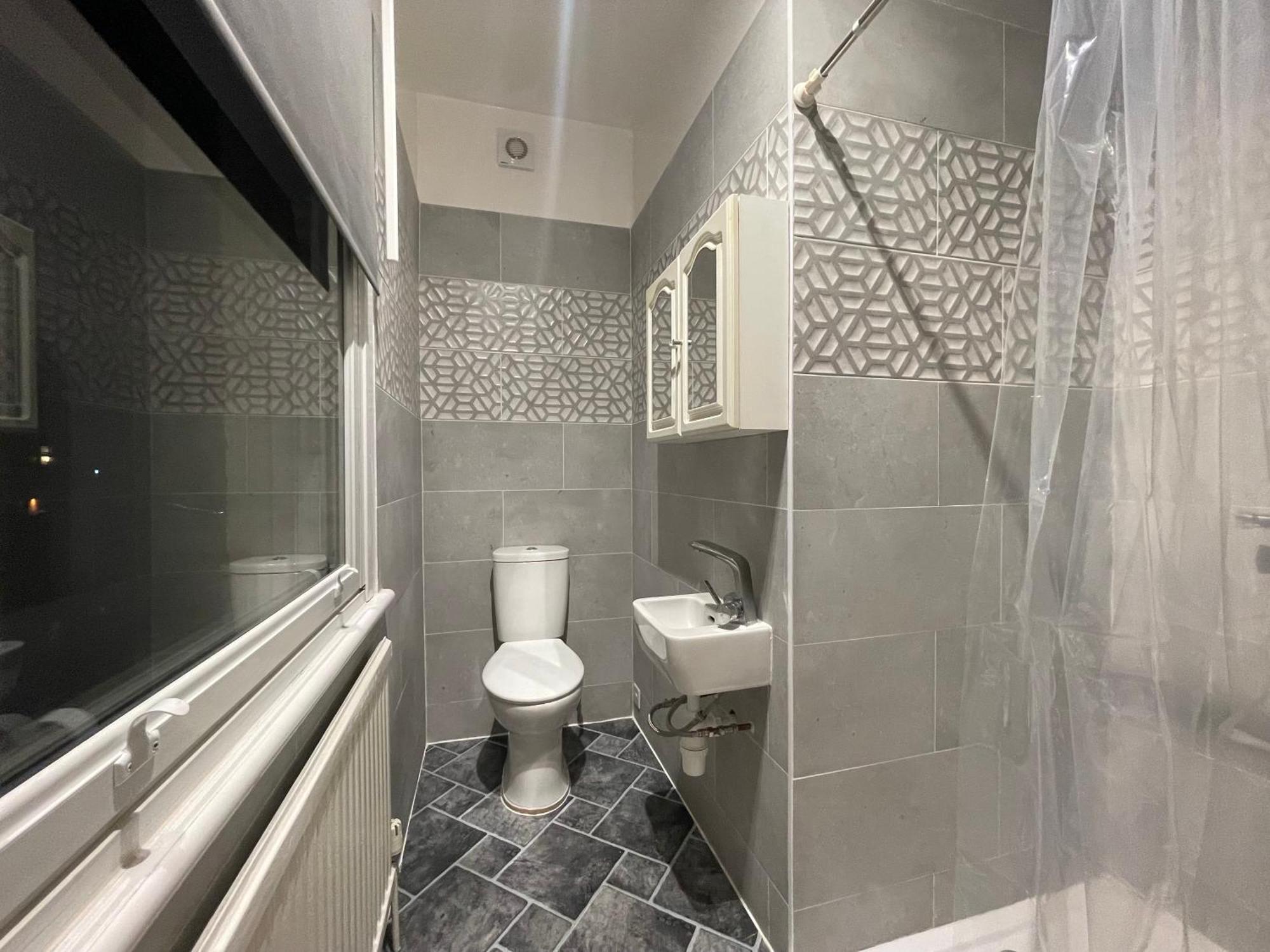 Homestay With Private Bathroom And Shared Kitchen London