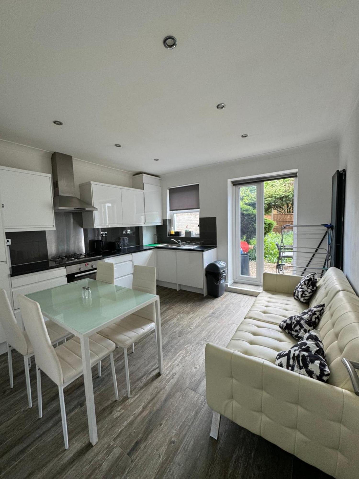 Apartment Manor Court 1 *
