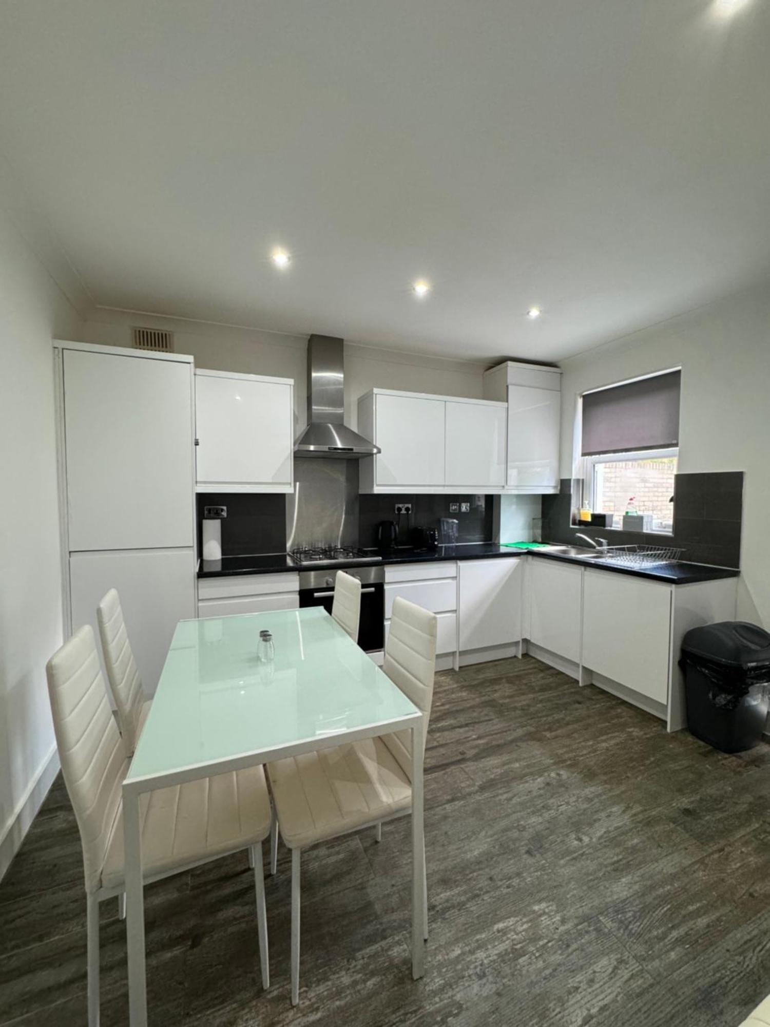 Manor Court 1 Apartment