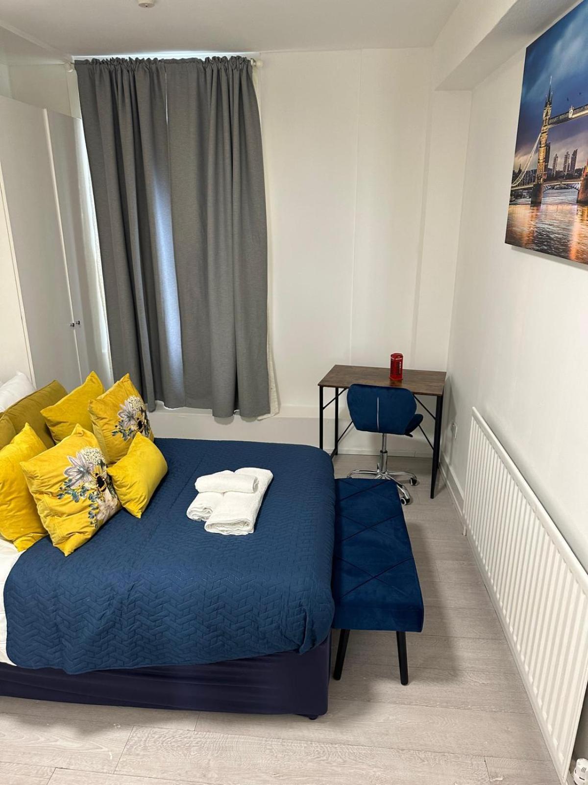1 Bedroom 30 Minutes To St Pancras Apartment *
