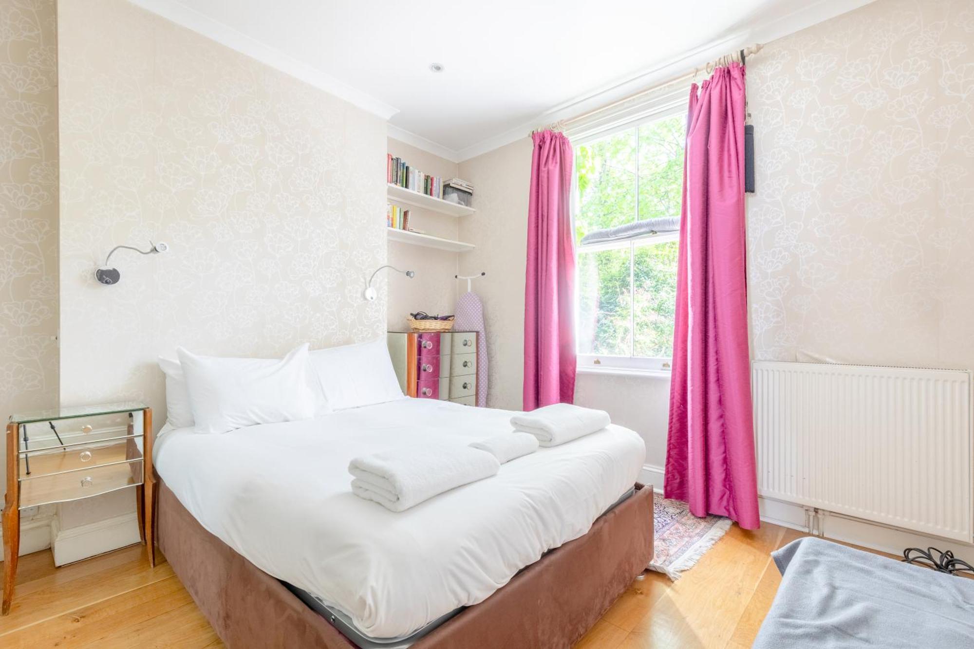 Apartment Inviting 1bd Hideaway Kensington Olympia! *