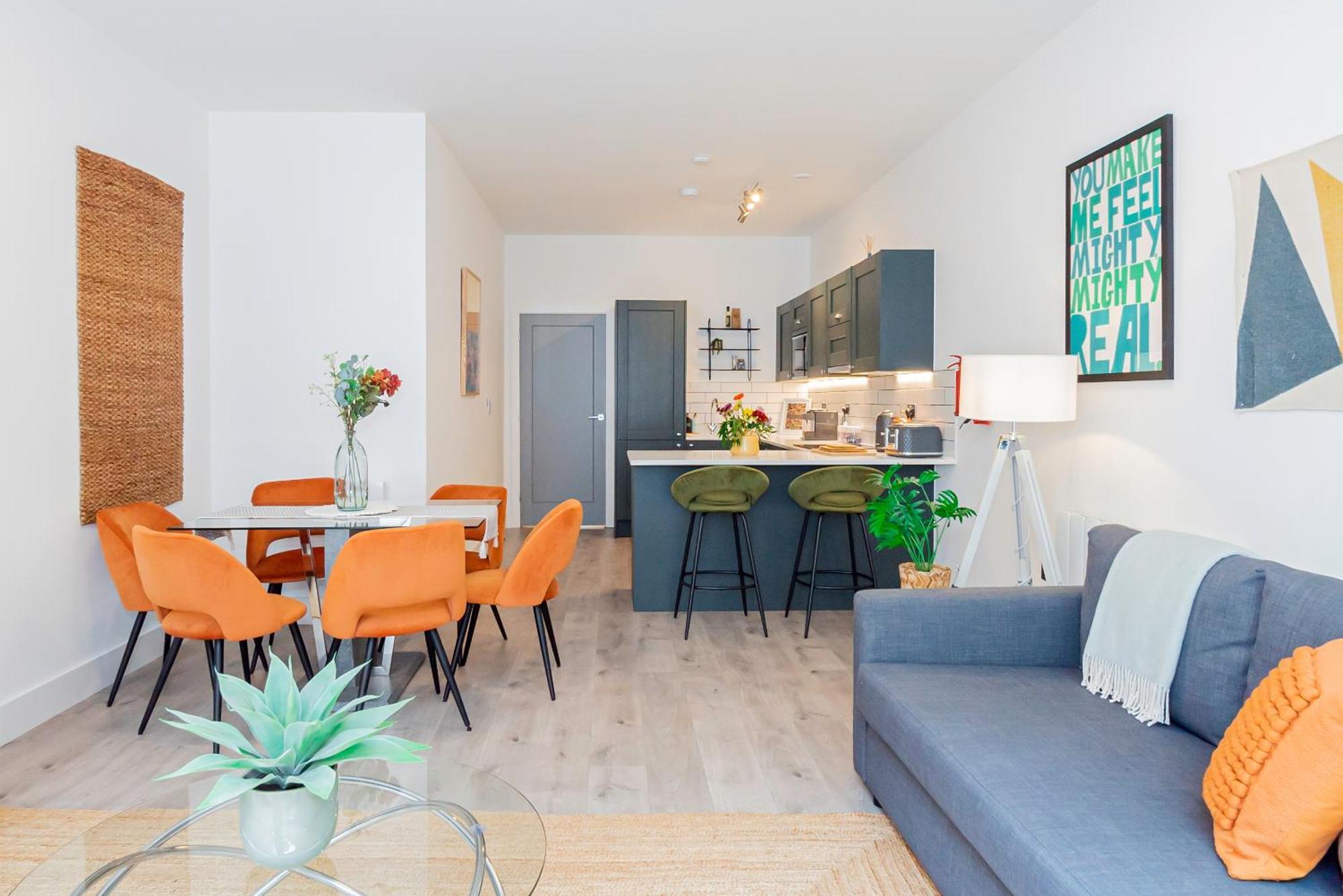 Gorgeous Two-bedroom Two-bathrooms Flat Near Acton Main Line Station Apartment *