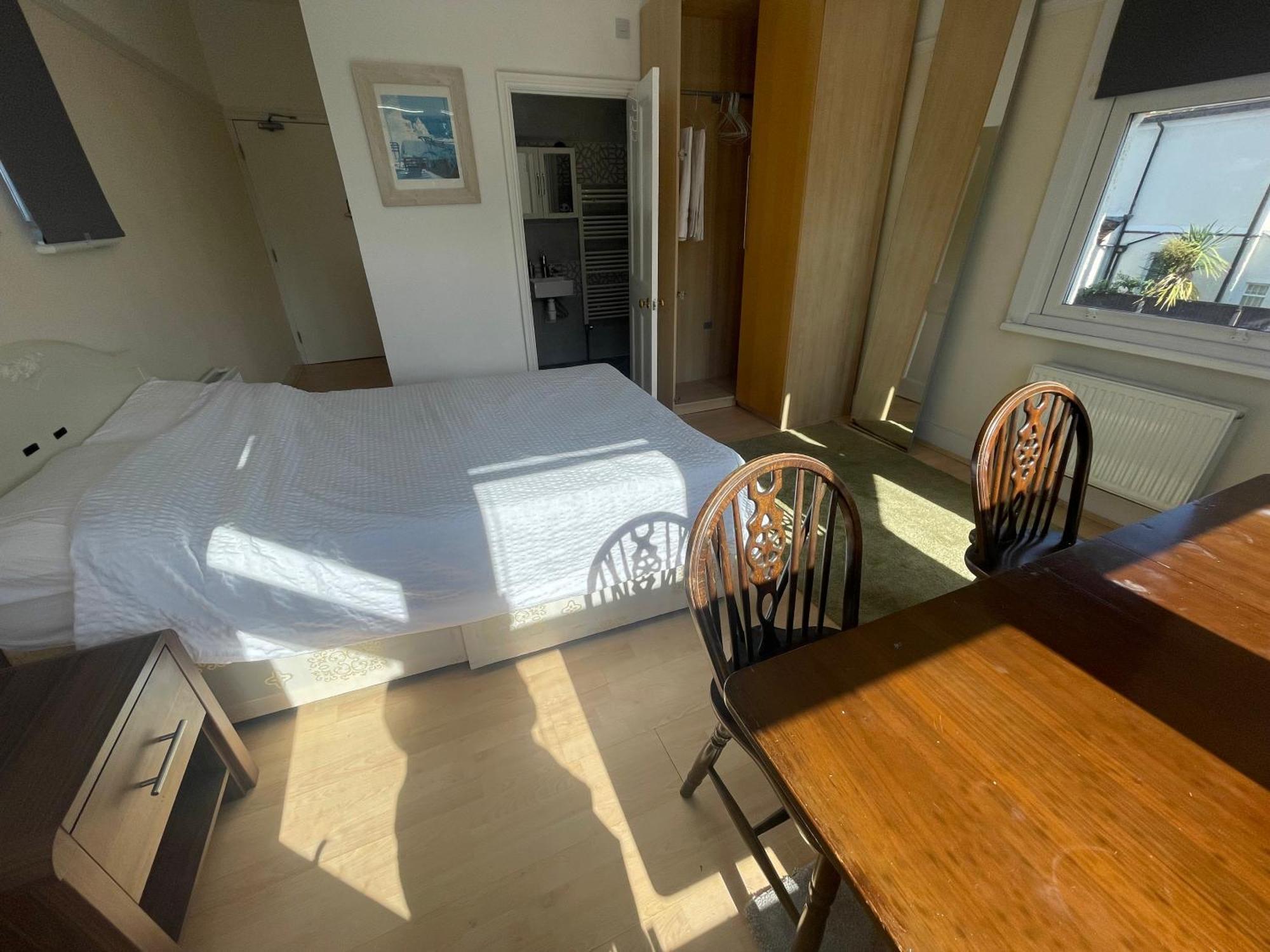 Homestay With Private Bathroom And Shared Kitchen
