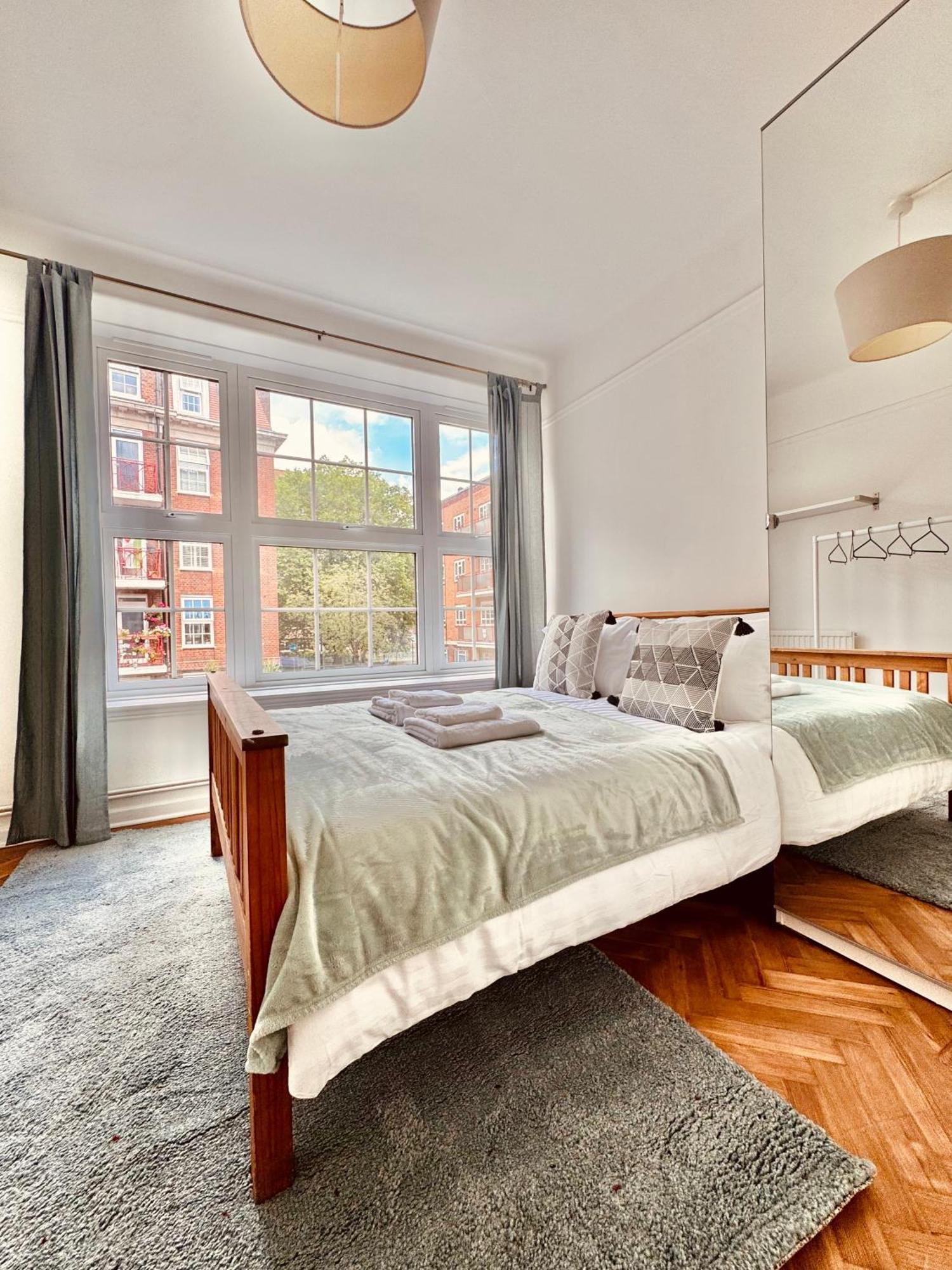 Victorian Amazing Three Bedroom Apartment London