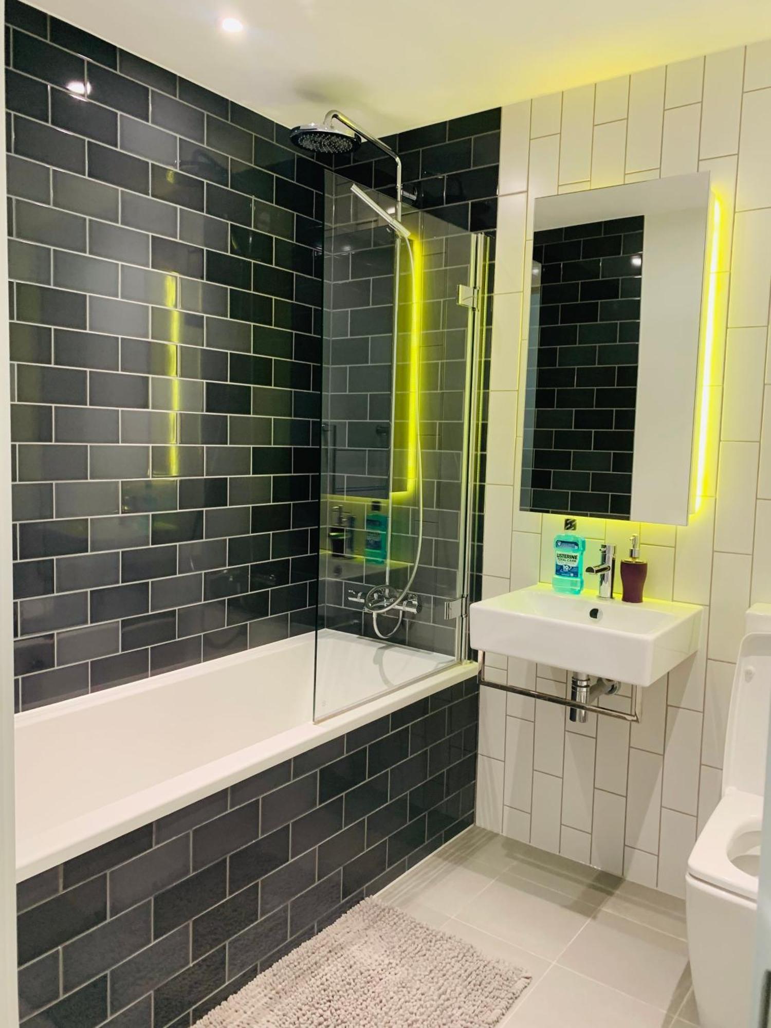 Privatunterkunft Lush Living - Double With Private Bathroom