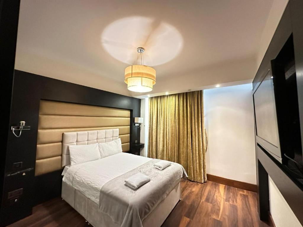 Apartment Two Bedroom Near Oxford Street *