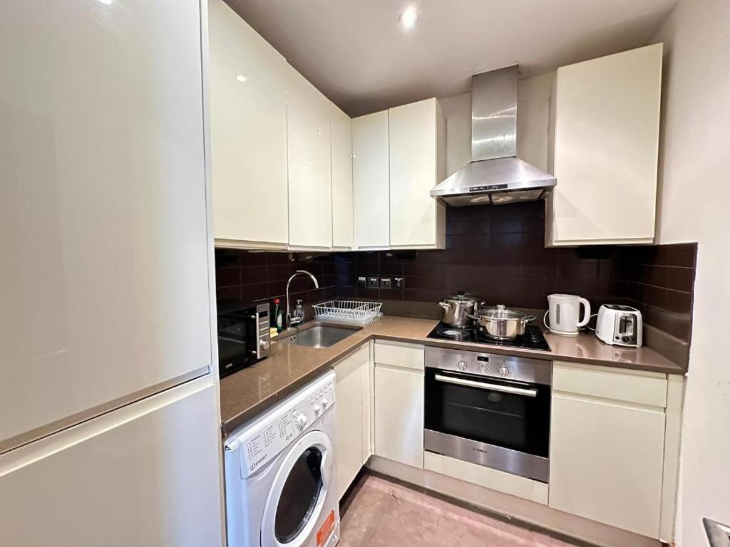 Two Bedroom Near Oxford Street * London