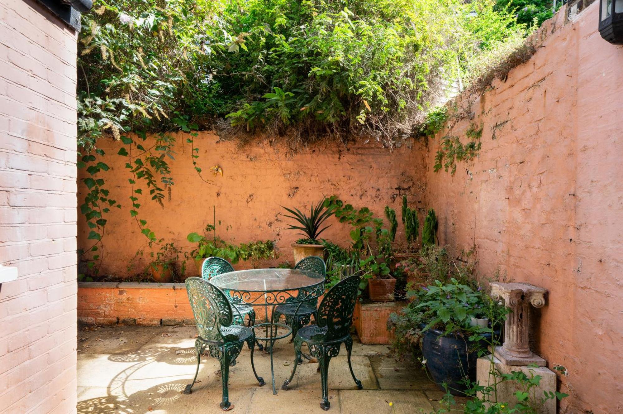 Chelsea 2 Bed House And Garden Holiday home