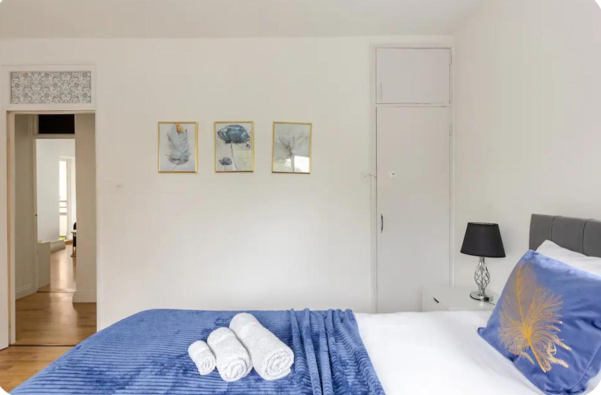 Spacious Two Bedroom In Battersea, Free Parking Apartment