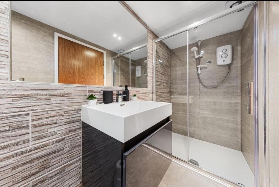 Battersea Superior - Getaway Apartment London