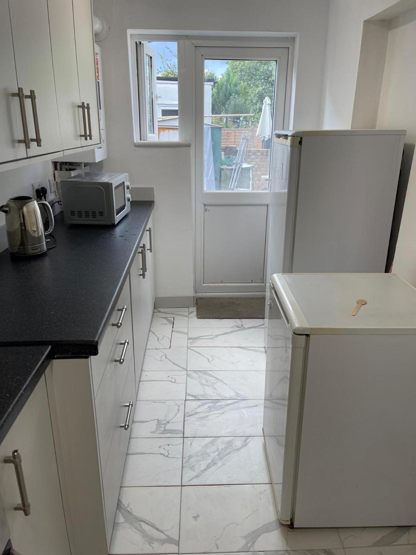 4 Beds Sleeps 15 Near Lcy Airport & Excel London Holiday home