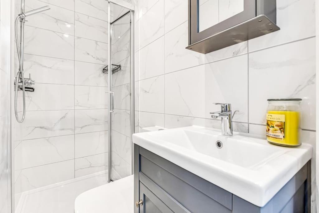 Luxaway 2br Kensington With Ac - Sleeps Up To 11