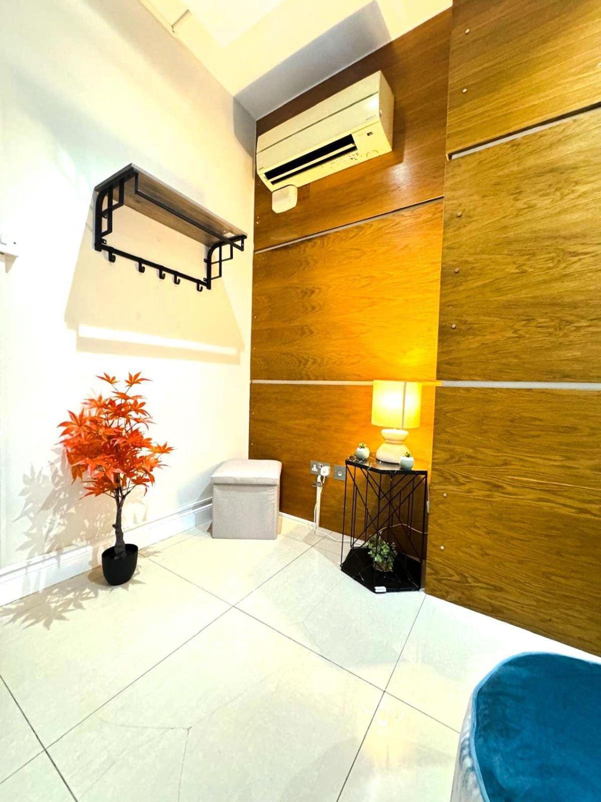 Comfortable Family Near Oxford Street *