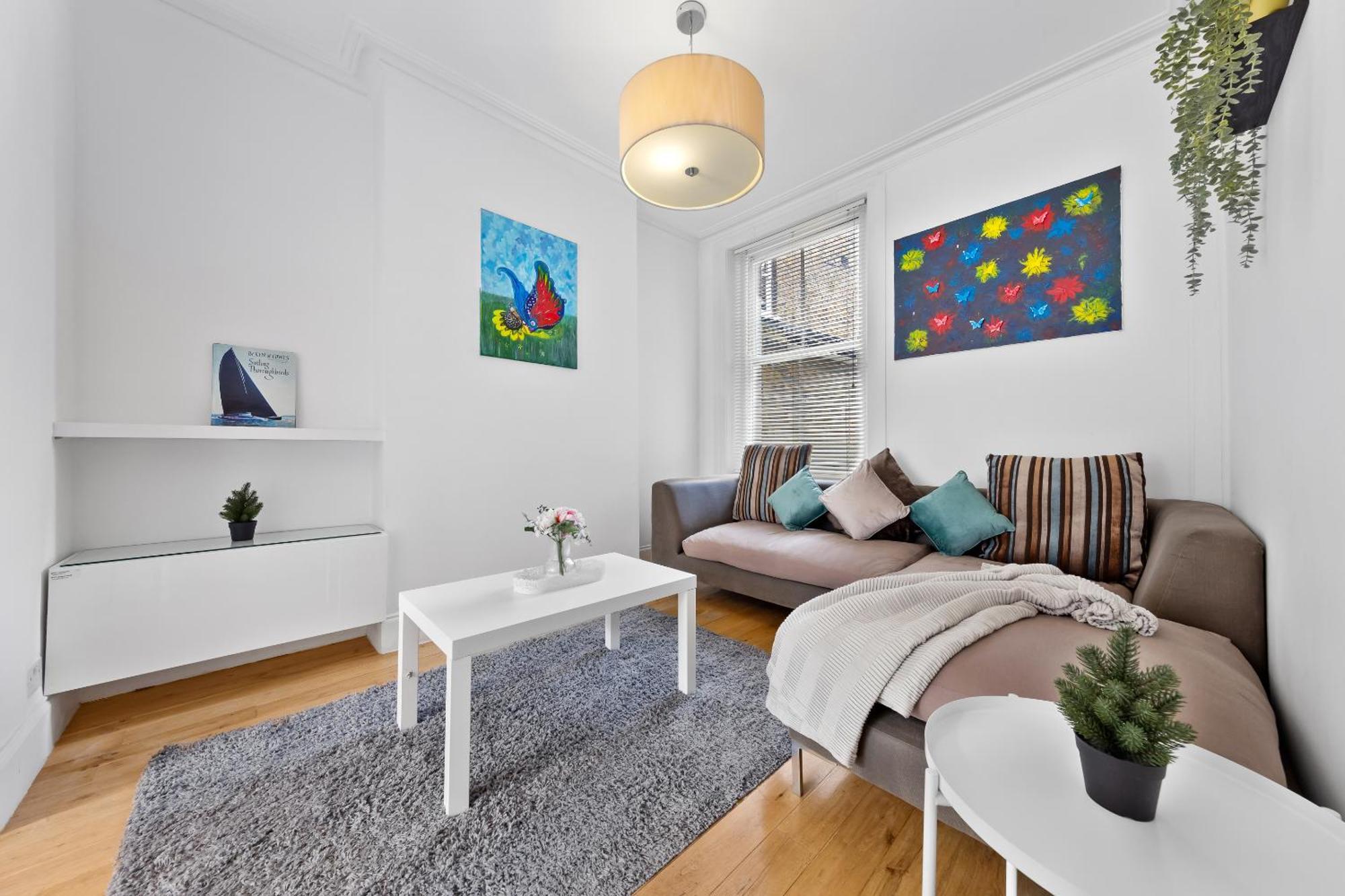 Apartment Luxury 4-bedroom Modern Flat In Steps From Station, Sleeps 9 In Style! *