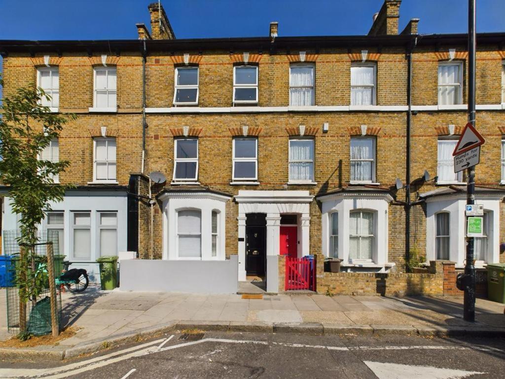 Apartment Luxury 4-bedroom Modern Flat In Steps From Station, Sleeps 9 In Style!