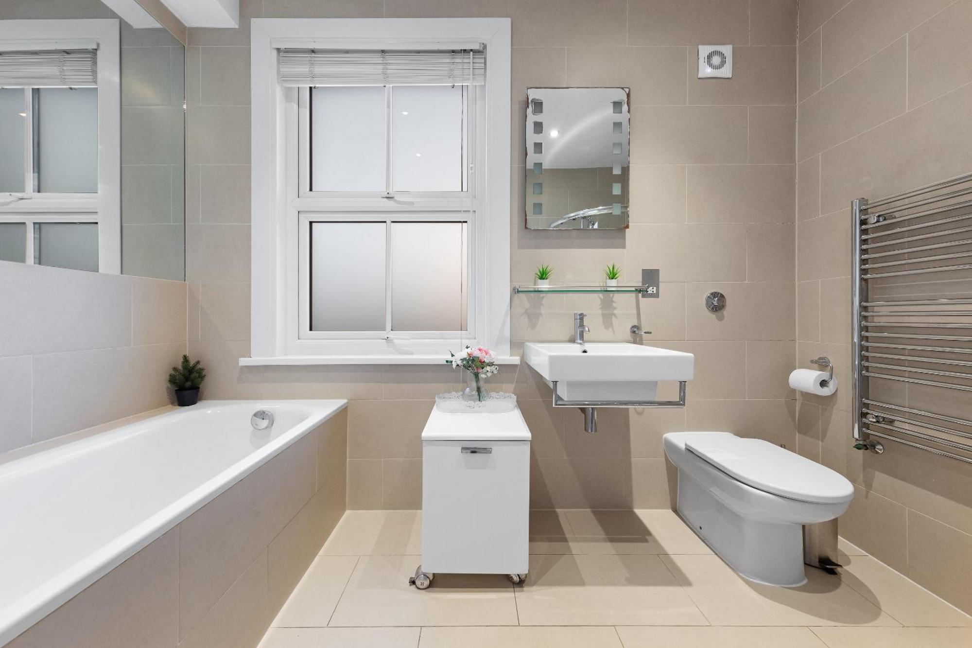 Apartment Luxury 4-bedroom Modern Flat In Steps From Station, Sleeps 9 In Style! *
