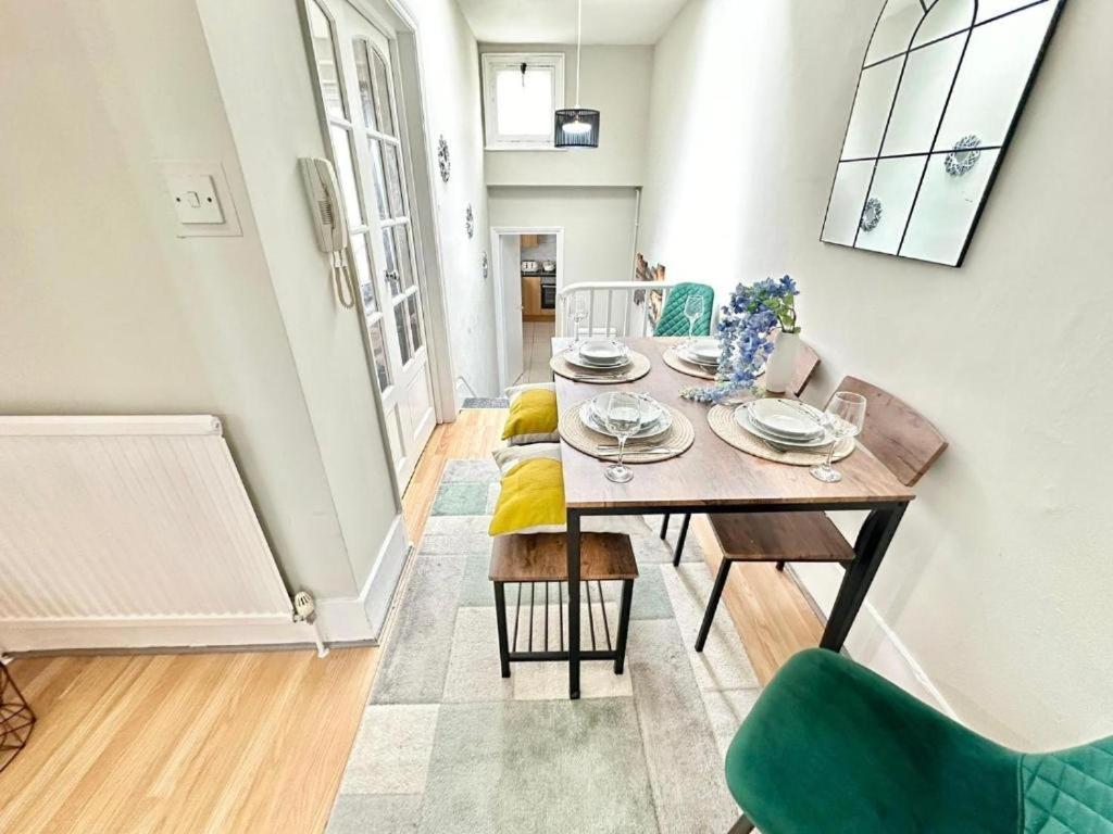 Beautiful Family Near Hyde Park London