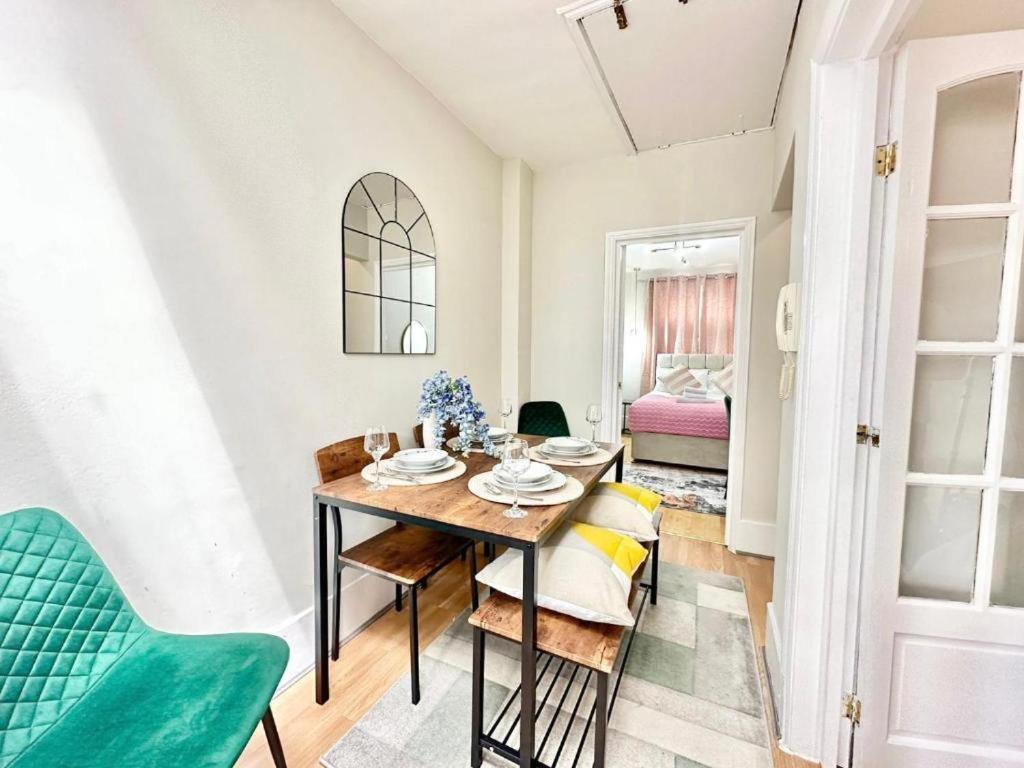 Beautiful Family Near Hyde Park Apartment