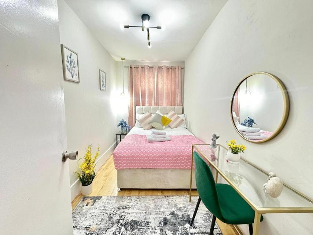 Beautiful Family Near Hyde Park Apartment *