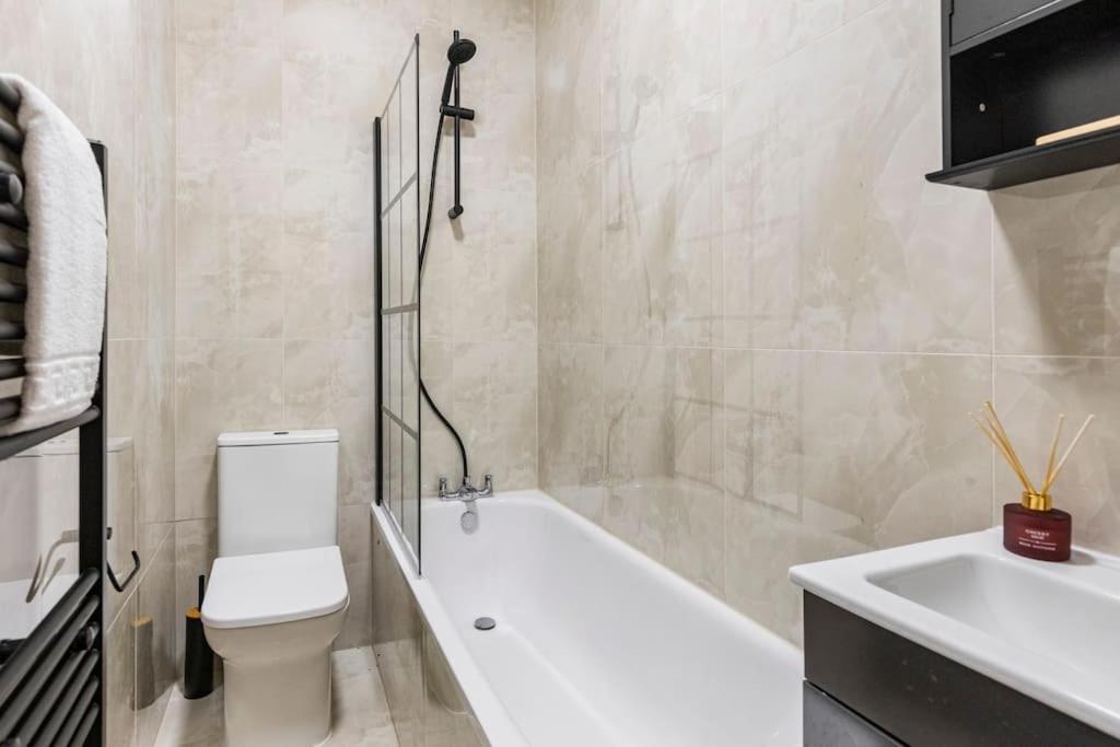 Classy Gf Gem Next Seven Sisters * London