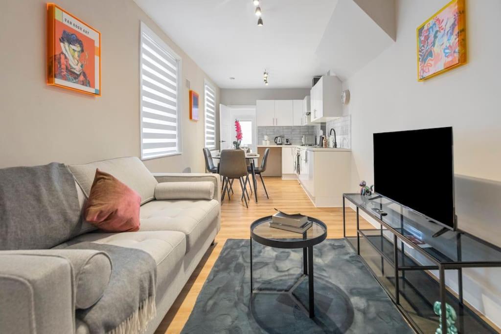 Classy Gf Gem Next Seven Sisters * London