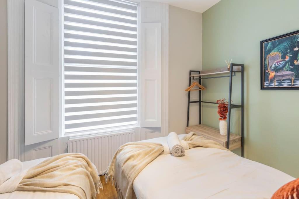 Classy Gf Gem Next Seven Sisters * London