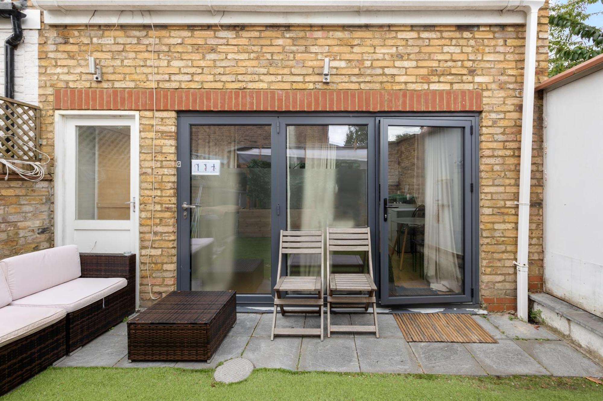 Putney Thames Garden Flat *