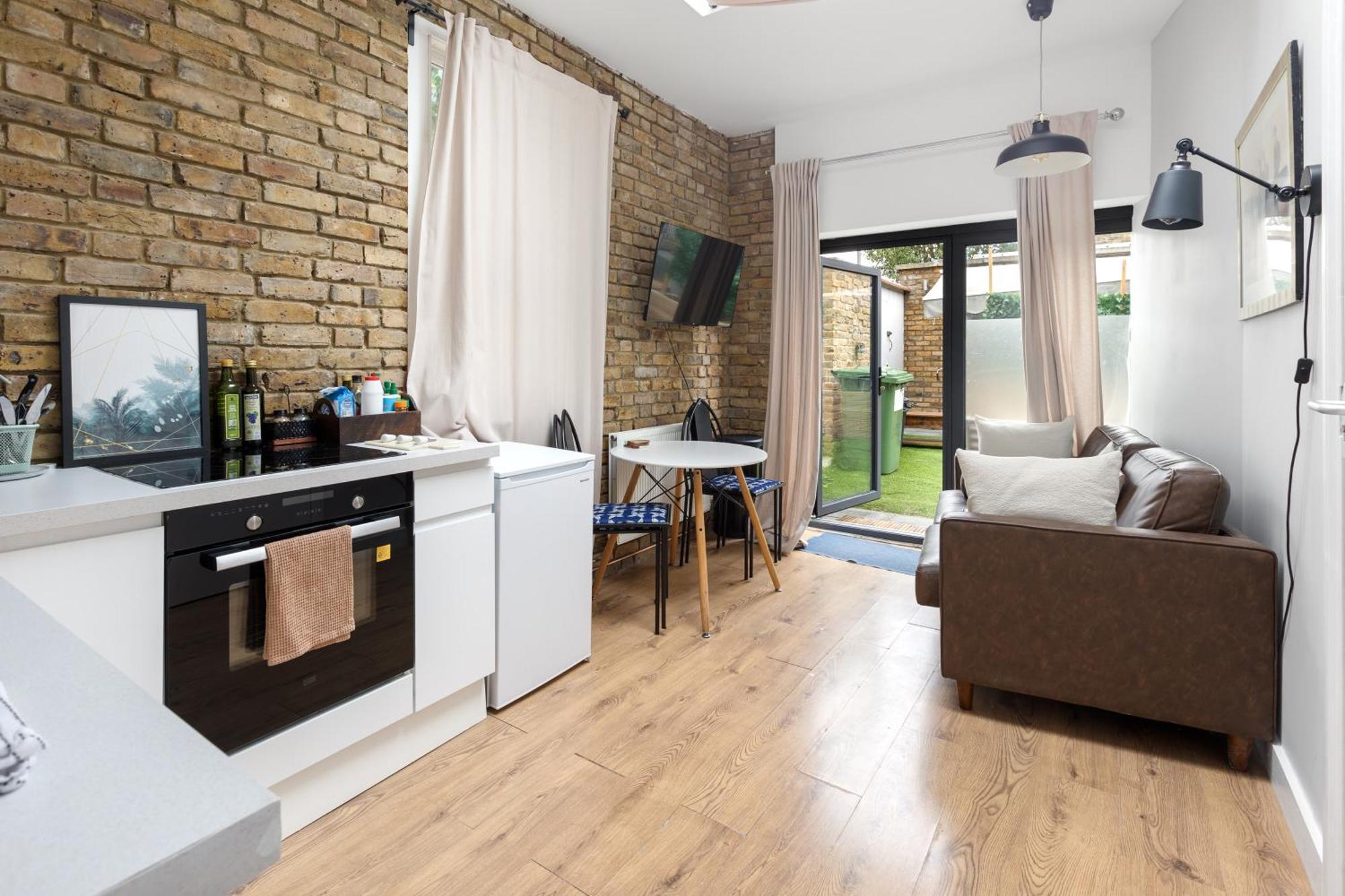 Putney Thames Garden Flat