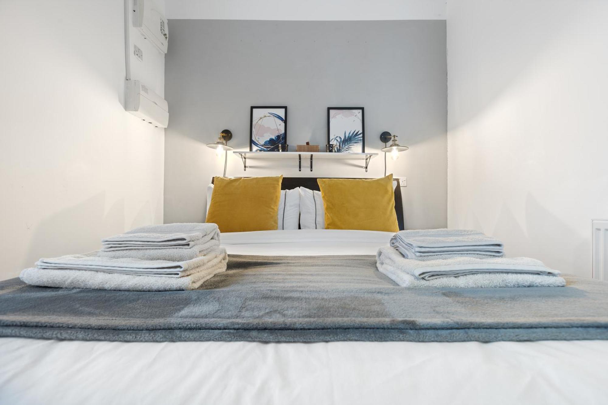 Putney Thames Garden Flat *
