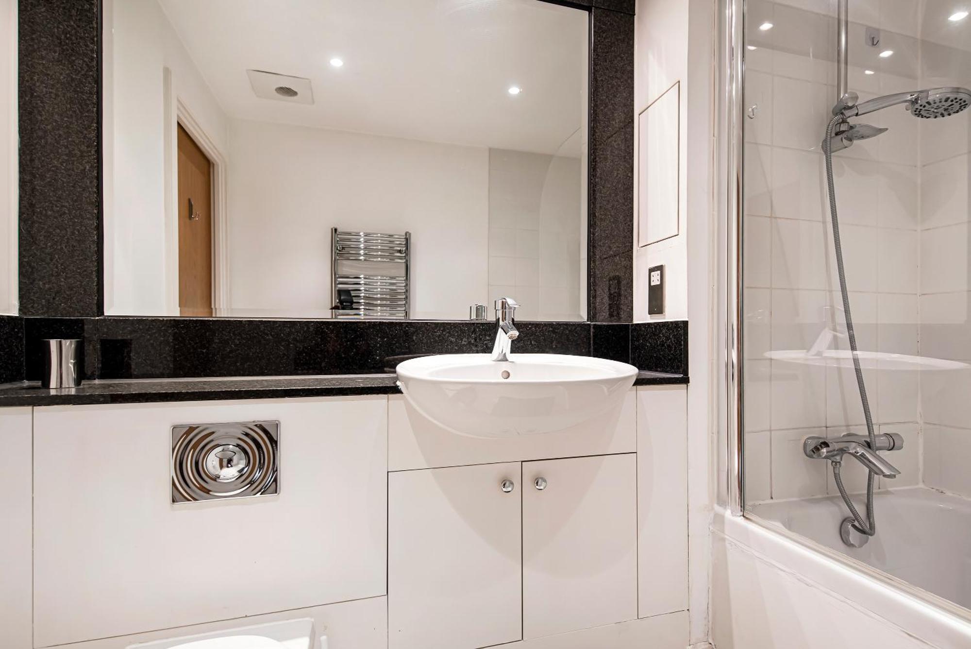 2 Bed With Large Terrace Appartement Londen