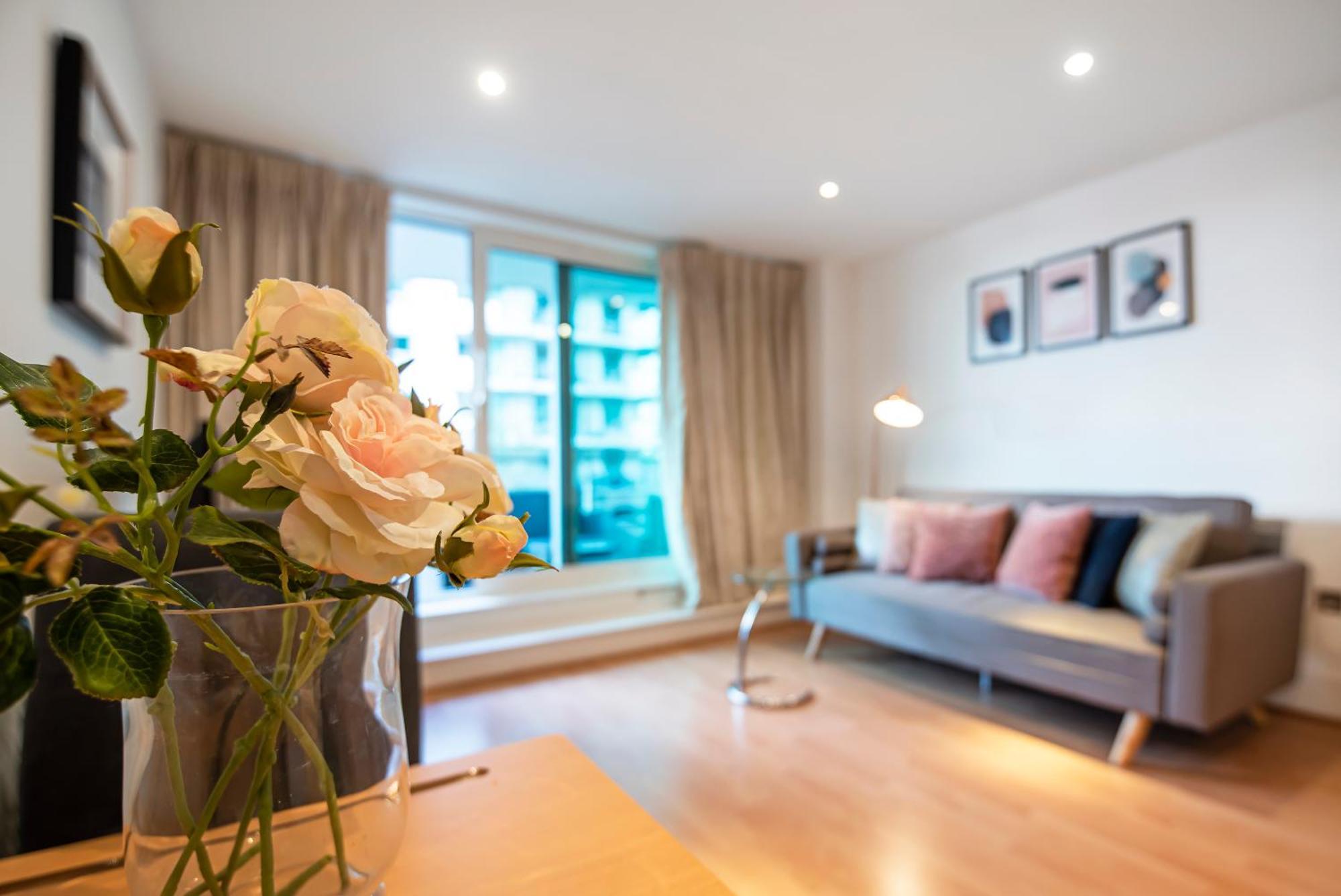 2 Bed With Large Terrace * Londen