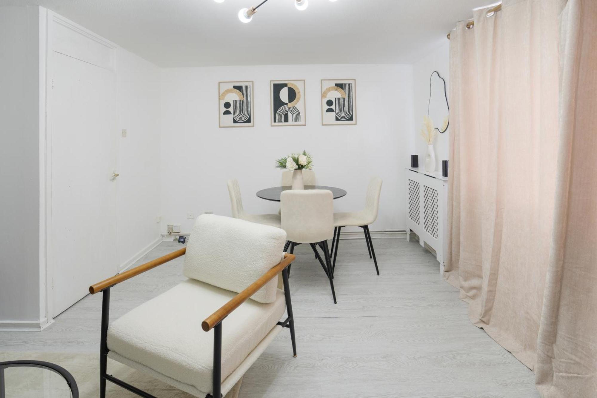 Luxury 3 Bedroom House In Woodgreen Holiday home *
