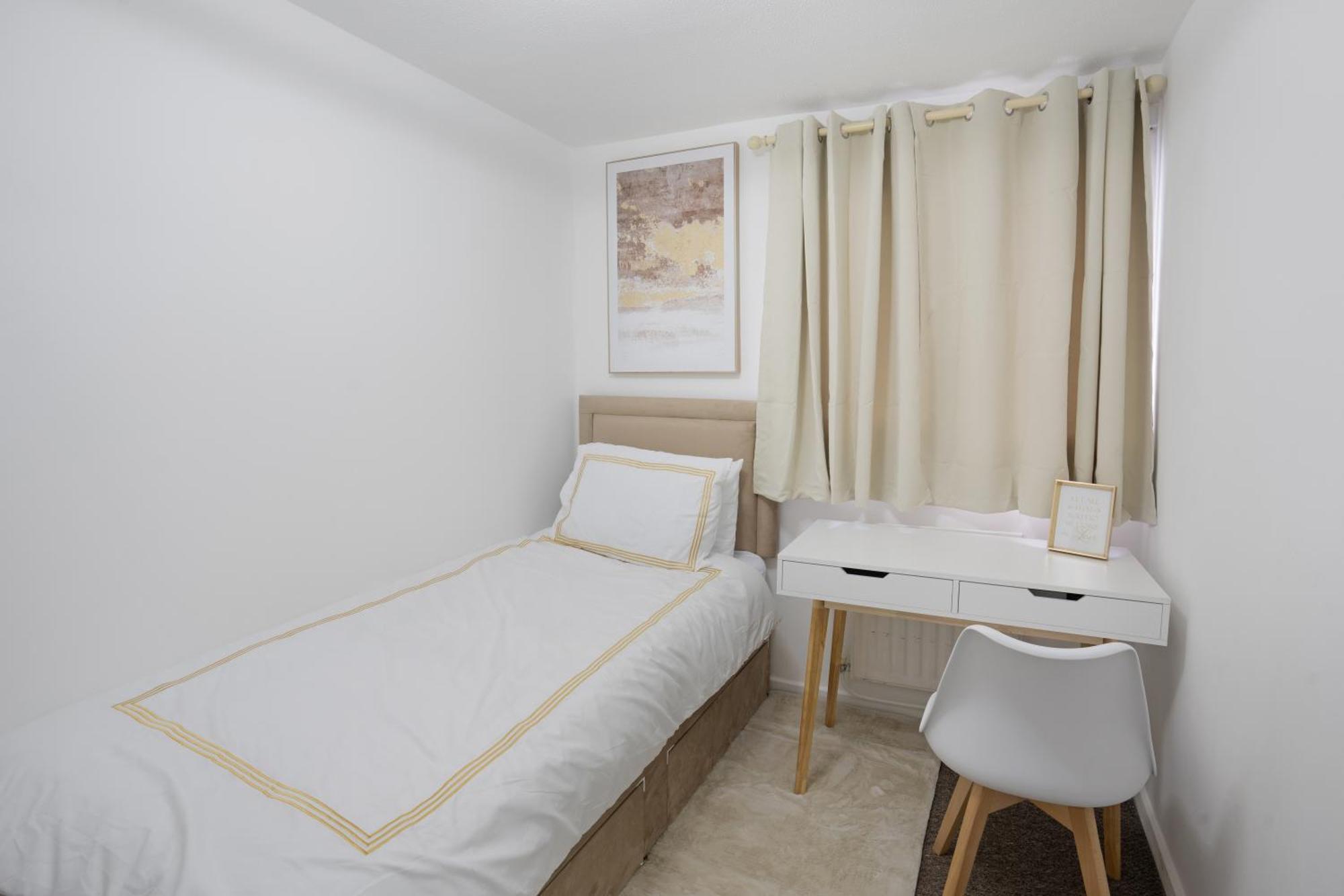Luxury 3 Bedroom House In Woodgreen London