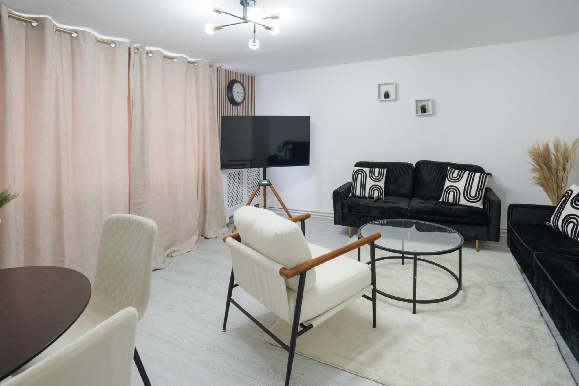 Luxury 3 Bedroom House In Woodgreen