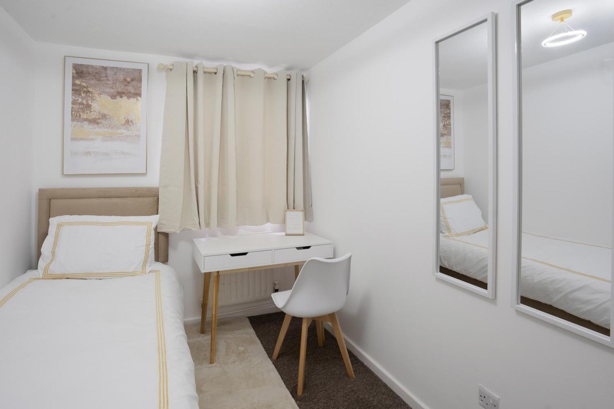 Luxury 3 Bedroom House In Woodgreen Holiday home *