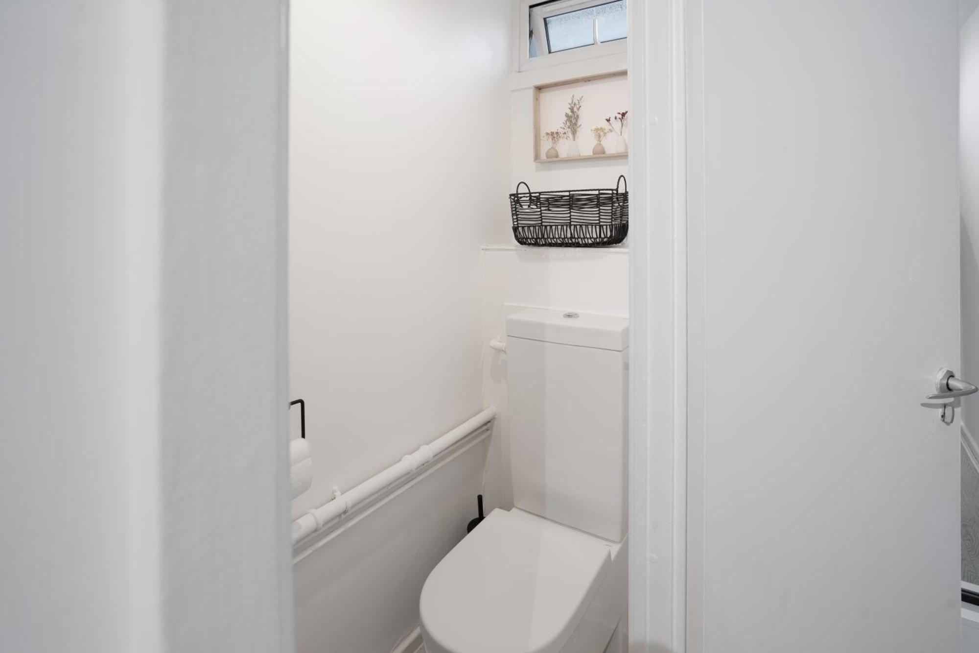 Luxury 3 Bedroom House In Woodgreen *