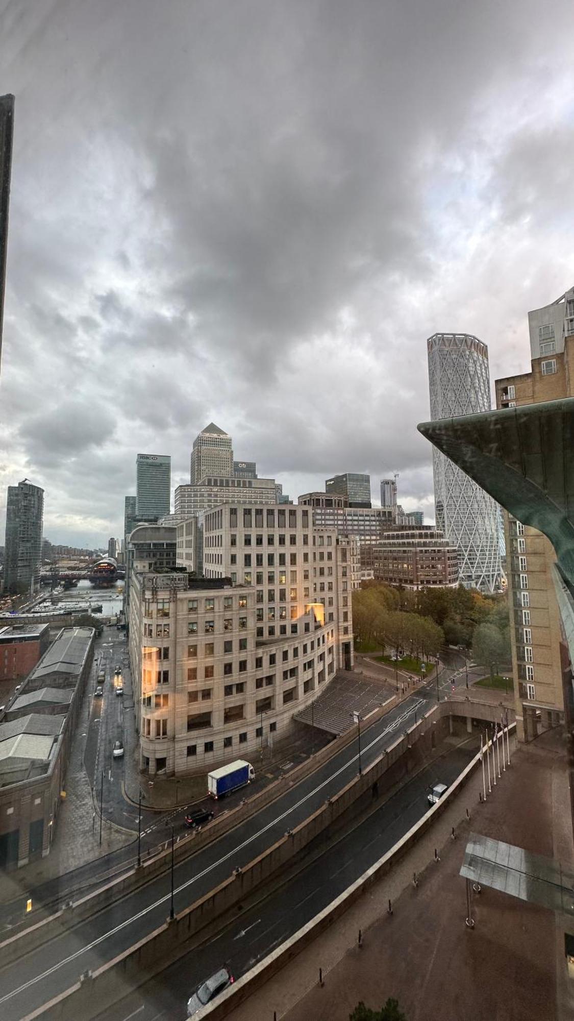 Spacious One-bedroom In Canary Wharf *