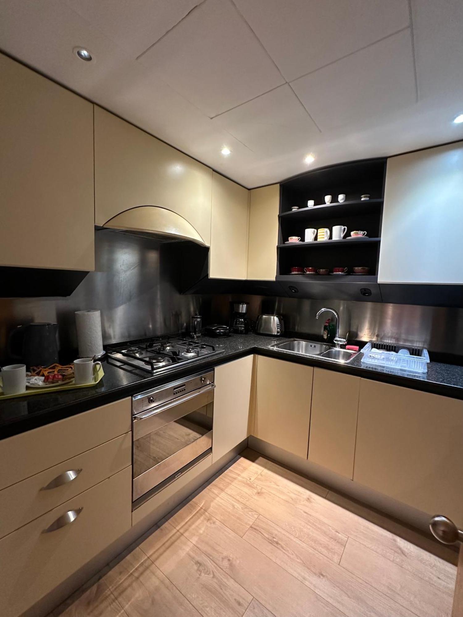 Spacious One-bedroom In Canary Wharf Apartment *