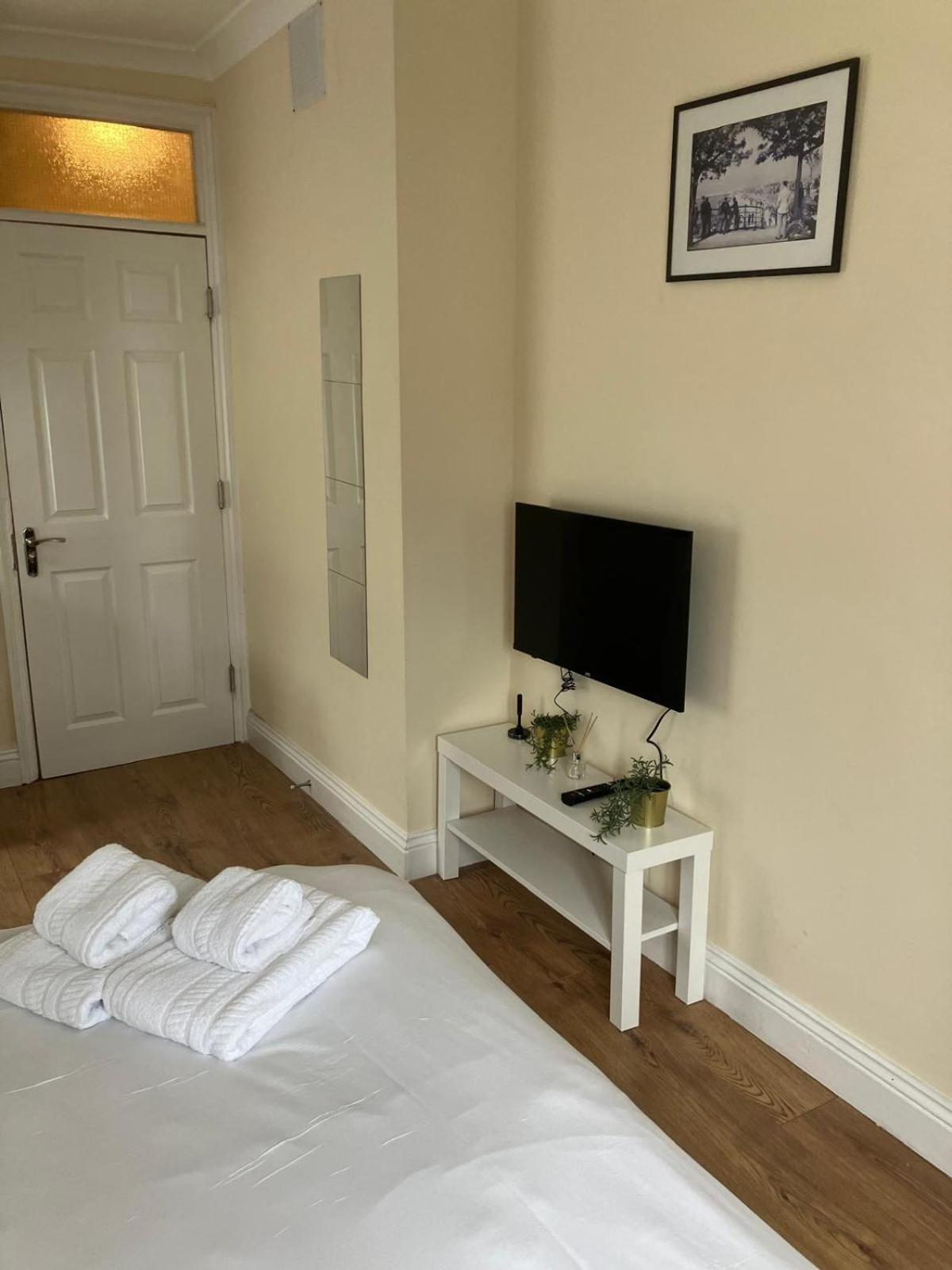 Specious Flats * London