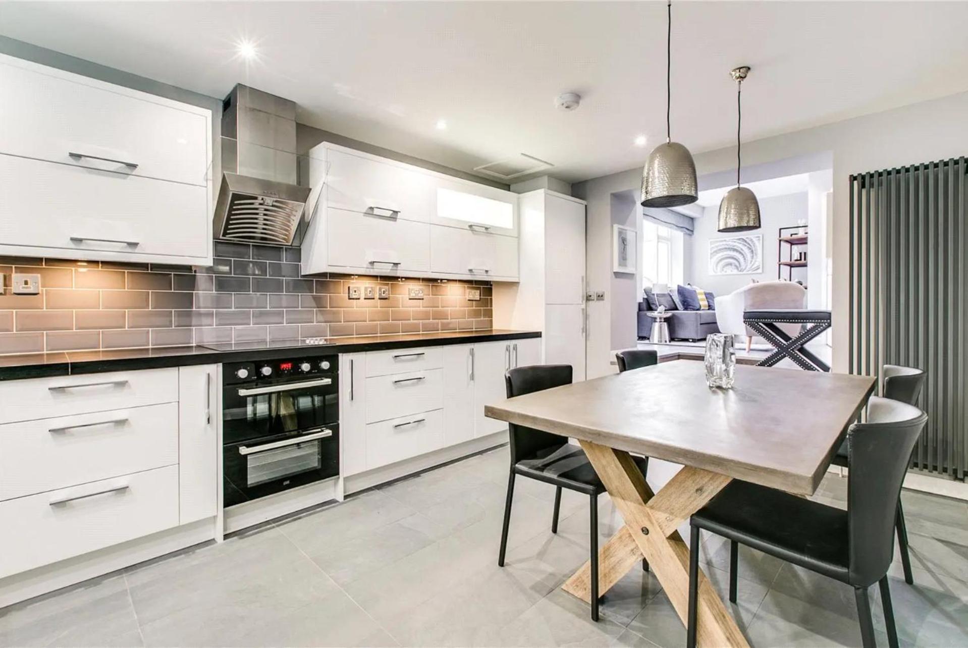 13a Rostrevor Mews Apartment *