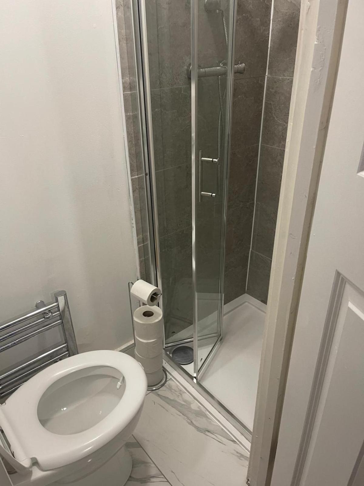 Airport, Excel & 02 Arena Proximity House Homestay London