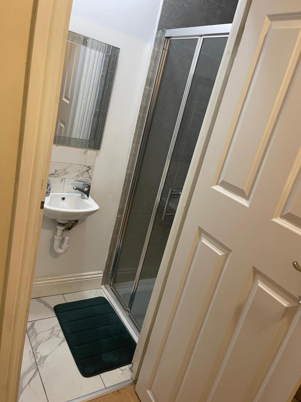 Airport, Excel & 02 Arena Proximity House Homestay London