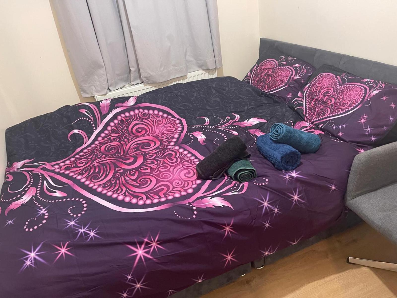 Homestay Airport, Excel & 02 Arena Proximity House